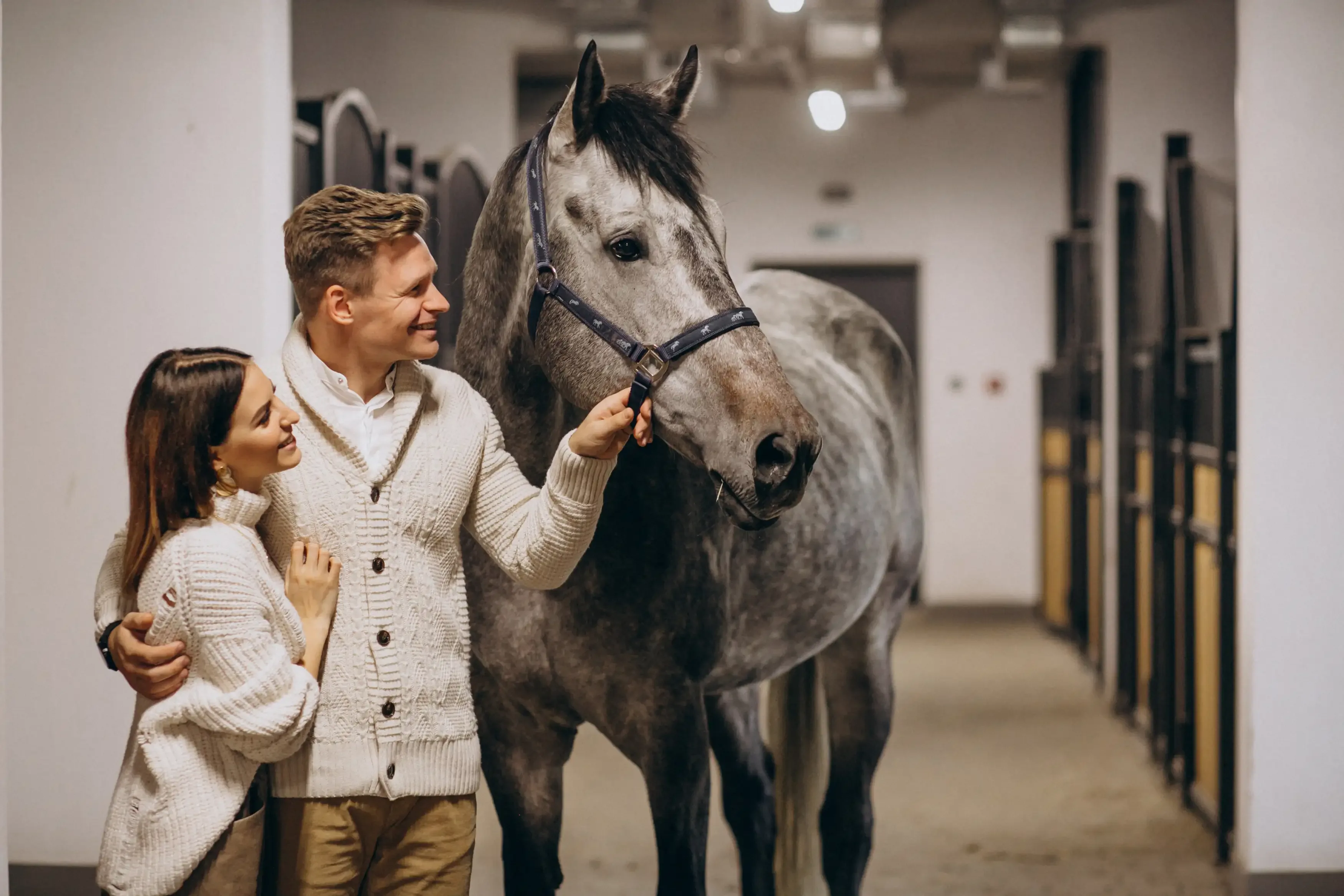 Kind bei der Reittherapie